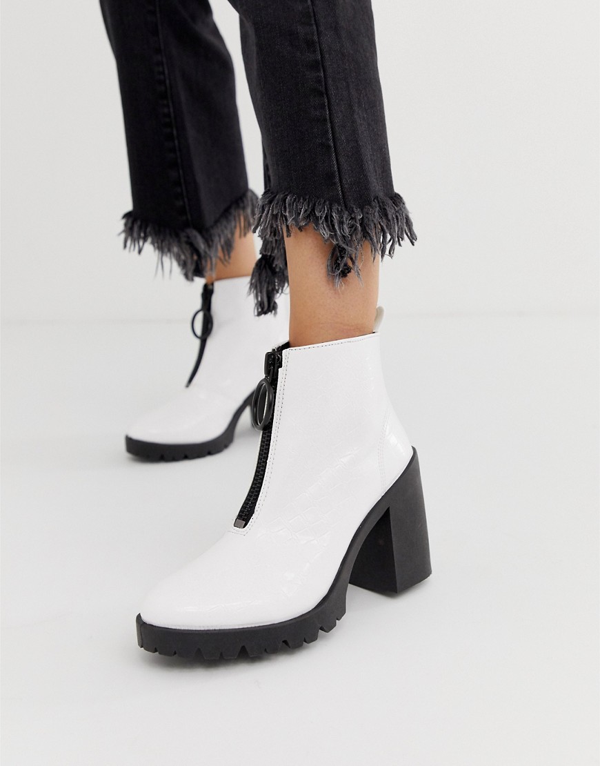 ASOS DESIGN – Rakel – Vita lackade boots med grov klack i krokodilmönster