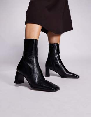 ASOS DESIGN - Ramona - Ankle-Boots aus Leder in Schwarz mit eckiger Zehenpartie und Absatz