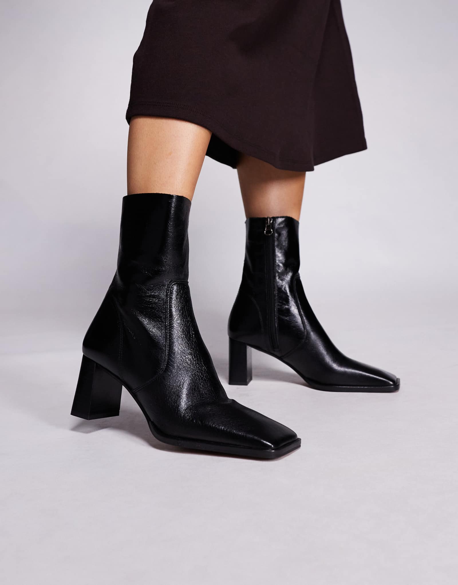 Ботильоны из кожи ASOS DESIGN Ramona на квадратном каблуке черного цвета