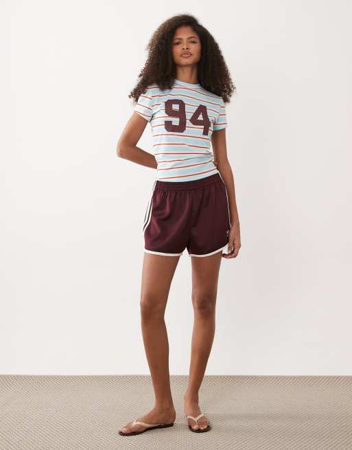 ASOS DESIGN – Randig, liten t-shirt med korta ärmar och 94-tryck, 2 av 4