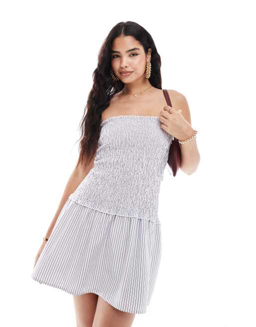ASOS DESIGN – Randig, smockad miniklänning i bandeaustil med sänkt midja