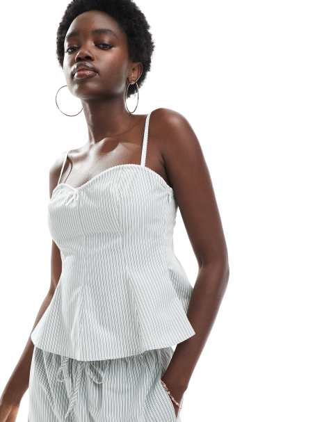 ASOS DESIGN – Randigt set med cami-topp och indragna detaljer - view 1