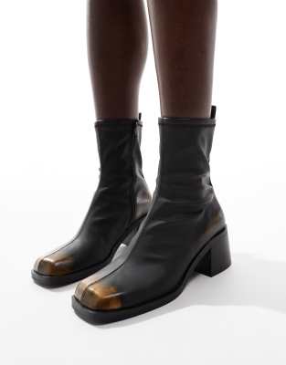 ASOS DESIGN - Ranger - Elegante Stiefel in Braun mit polierter Optik und mittelhohem Absatz-Brown