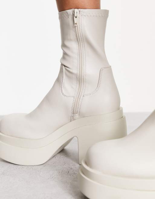 ASOS DESIGN – Raven – Sock-Boot-Stiefel in Weiß mit mittelhohem Absatz, 3 von 4