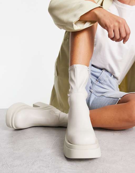 ASOS DESIGN – Raven – Vita sockboots med grova halvhöga klackar, 2 av 4