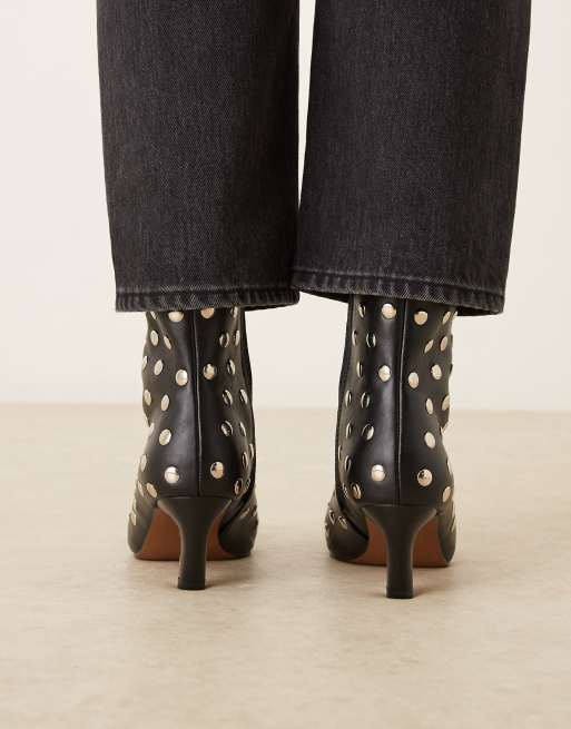 ASOS DESIGN - Raye - Enkellaarzen met studs en hoekige neus in zwart, 3 van 4