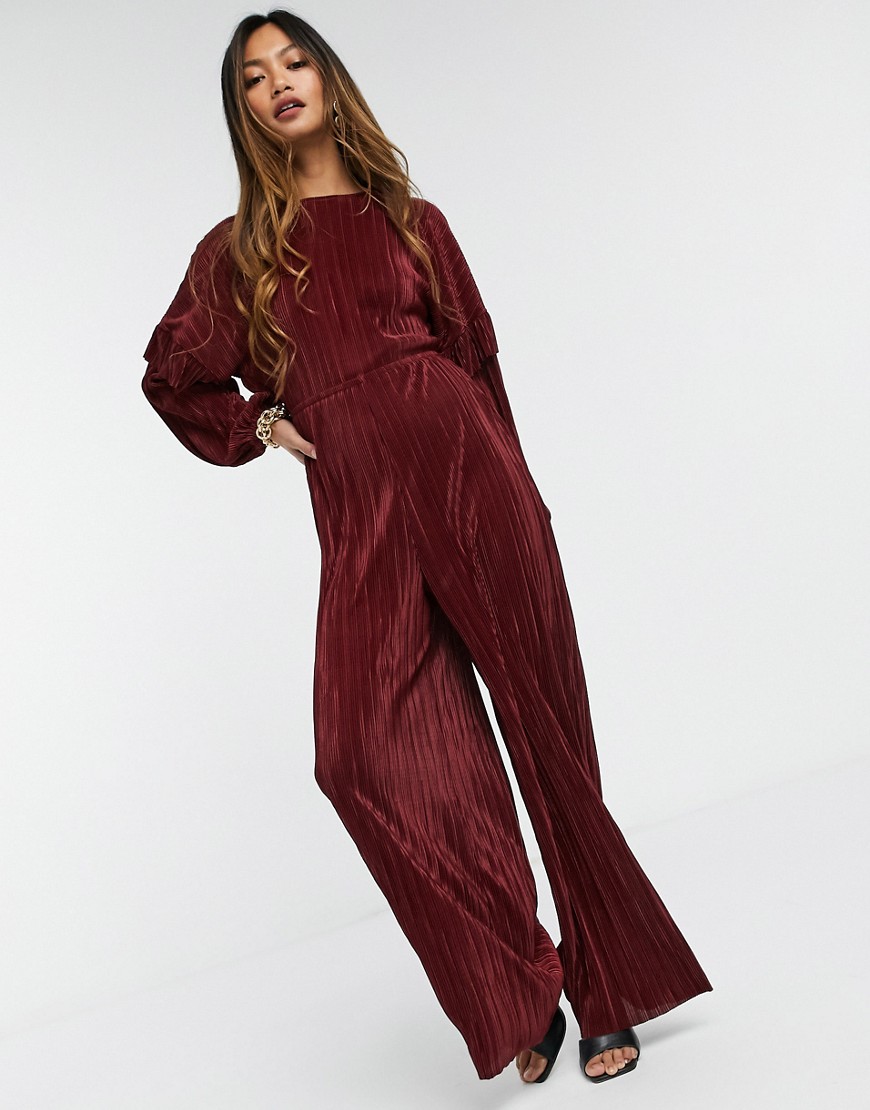 ASOS DESIGN - Rød, langærmet te-jumpsuit med flæser, åben ryg og plisseringer