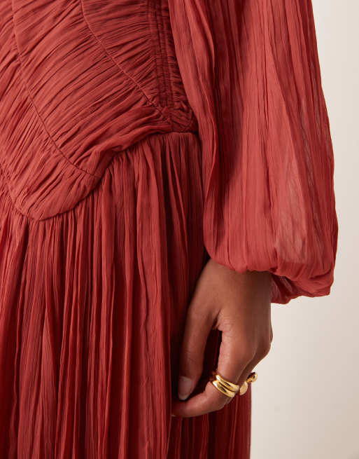 ASOS DESIGN - Rød maxikjoler med rynker, lange ærmer og sænket talje i krølstof, 2 af 4