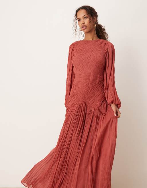 ASOS DESIGN - Rød maxikjoler med rynker, lange ærmer og sænket talje i krølstof, 4 af 4