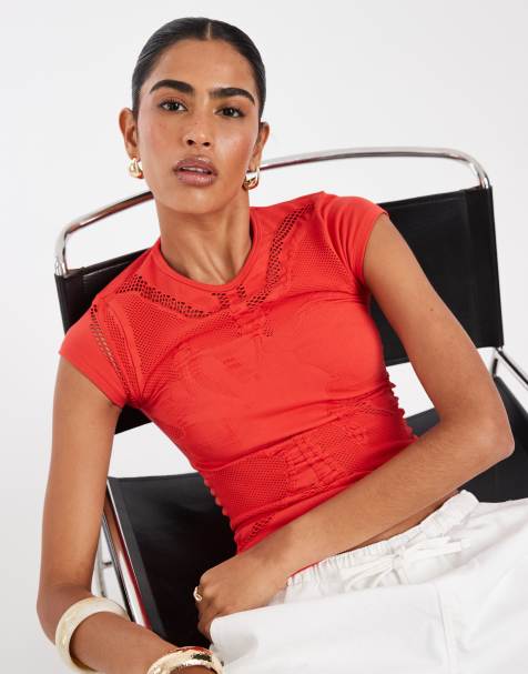 ASOS DESIGN - Rød sømløs baby-T-shirt med udskæring og blomstermønster - view 1