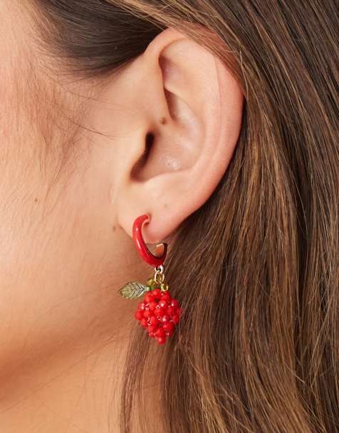 ASOS DESIGN - Røde hoop-øreringe med jordbærvedhæng med mini-perler - view 1