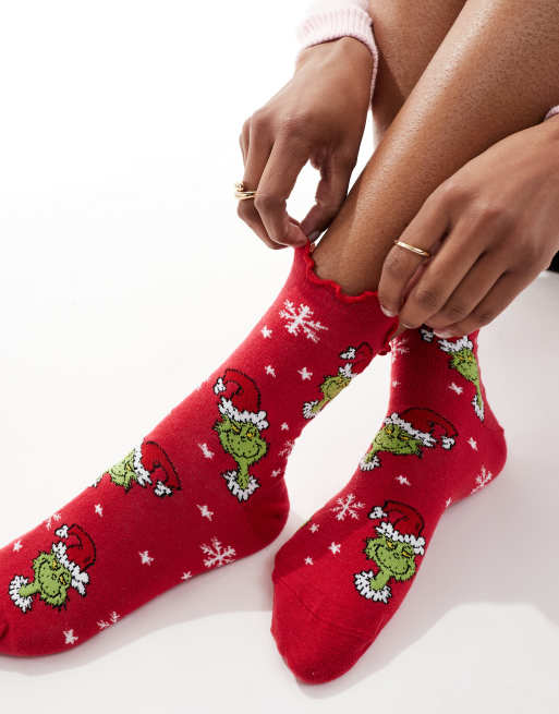 ASOS DESIGN - Røde jule-ankelsokker med flæsekanter og gennemgående 'Grinch'-print, 4 af 4