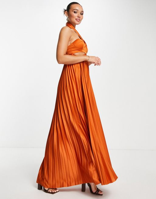 ASOS DESIGN – Rdzawa plisowana sukienka maxi z dekoltem halter i wycięciem  | ASOS
