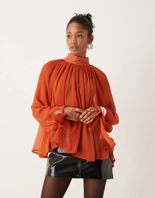ASOS DESIGN – Rdzawoczerwona prześwitująca bluzka z zabudowanym dekoltem i wiązanymi mankietami