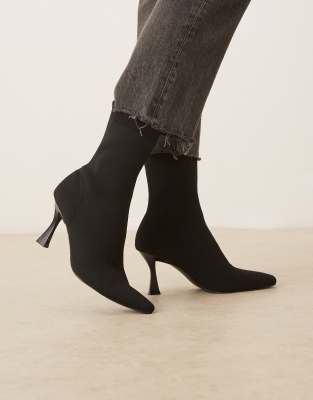 ASOS DESIGN - Reagan - Eng anliegende Stiefel mit schwarzem Strick und runder Zehenpartie