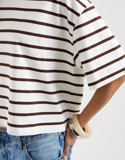 ASOS DESIGN - Recht gestreept cropped T-shirt in bruin en crème, 3 van 4