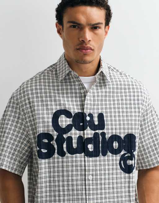 ASOS DESIGN - Recht oversized geruit overhemd met print op de borst in zwart en wit, 3 van 9