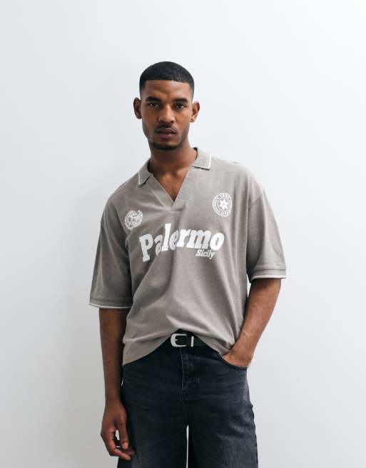 ASOS DESIGN - Recht oversized poloshirt met grafische voetbalprint in grijs, 5 van 5