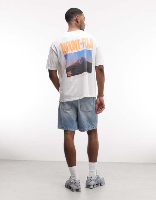 ASOS DESIGN - Recht oversized T-shirt met grafische Mount Fuji-print in wit, 3 van 5