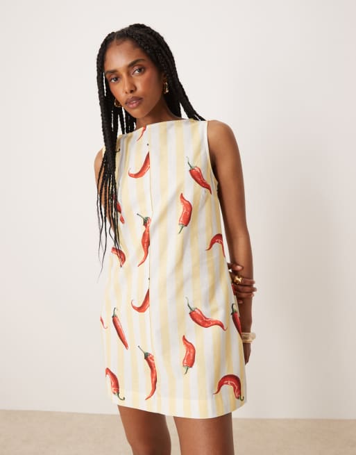 ASOS DESIGN - Rechtvallende mini jurk met rechte hals in rode chiliprint, 4 van 4