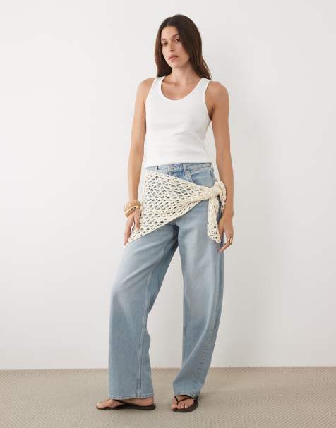 ASOS DESIGN ręcznie szydełkowany trójkątny szalik w kolorze złamanej bieli - view 1