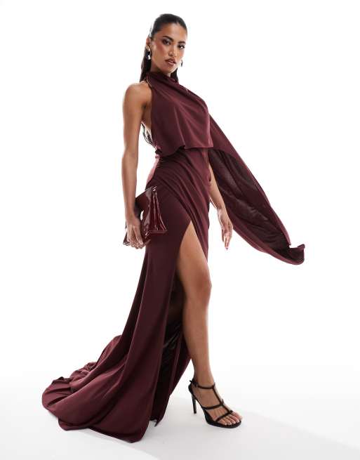 ASOS DESIGN Red Carpet Maxikleid in Burgunderrot mit One Shoulder Cape und Schleppe