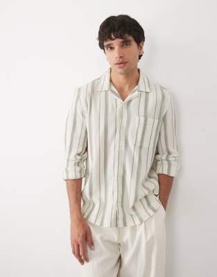 Текстурированная рубашка в полоску с отложным воротником от ASOS DESIGN regular fit кремового и зеленого цветов кремовый/зеленый