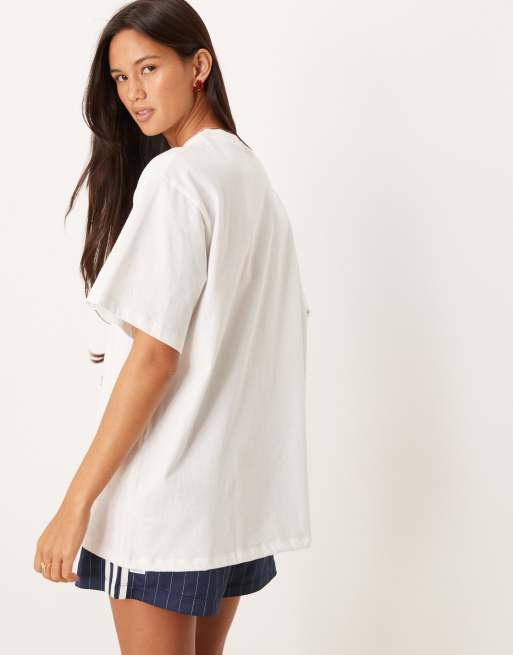 ASOS DESIGN regular fit Olive Verdi graphic T-shirt in white