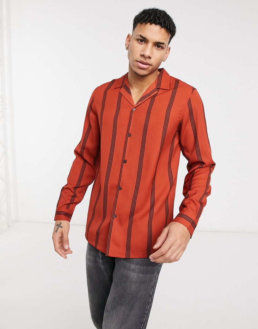 ASOS DESIGN - Regular-fit overhemd met print in oranje