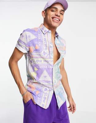 ASOS DESIGN - Regular-fit overhemd van linnen met standaard kraagje in pastelkleurige mix en match ansichtkaartenprint