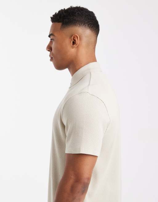 ASOS DESIGN - Regular-fit polo van wafelstof met rits in beige, 4 van 5