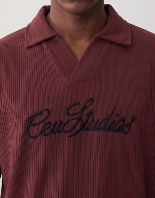 ASOS DESIGN – Regular-Fit-Polohemd aus superschwerem, geripptem Stoff in Braun mit Textgrafik, 4 von 5