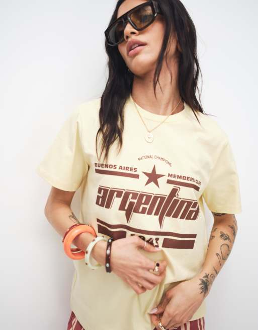 ASOS DESIGN – Regular-Fit-T-Shirt in Schokobraun und Zitrone mit „Argentina“-Print, 3 von 4