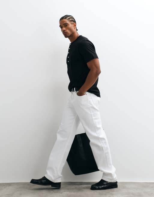 ASOS DESIGN – Regular-Fit-T-Shirt in Schwarz mit kontrastierendem Henley-Ausschnitt, 2 von 5