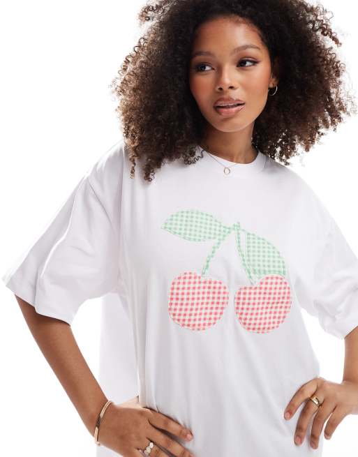 ASOS DESIGN - Regular-fit T-shirt met kersenprint met gingham ruit op de borst in wit
