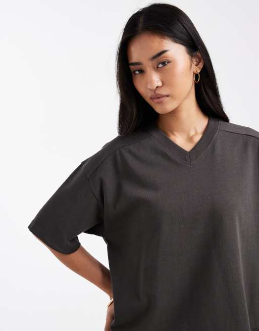 ASOS DESIGN - Regular-fit T-shirt met V-hals in antracietgrijs, 4 van 4