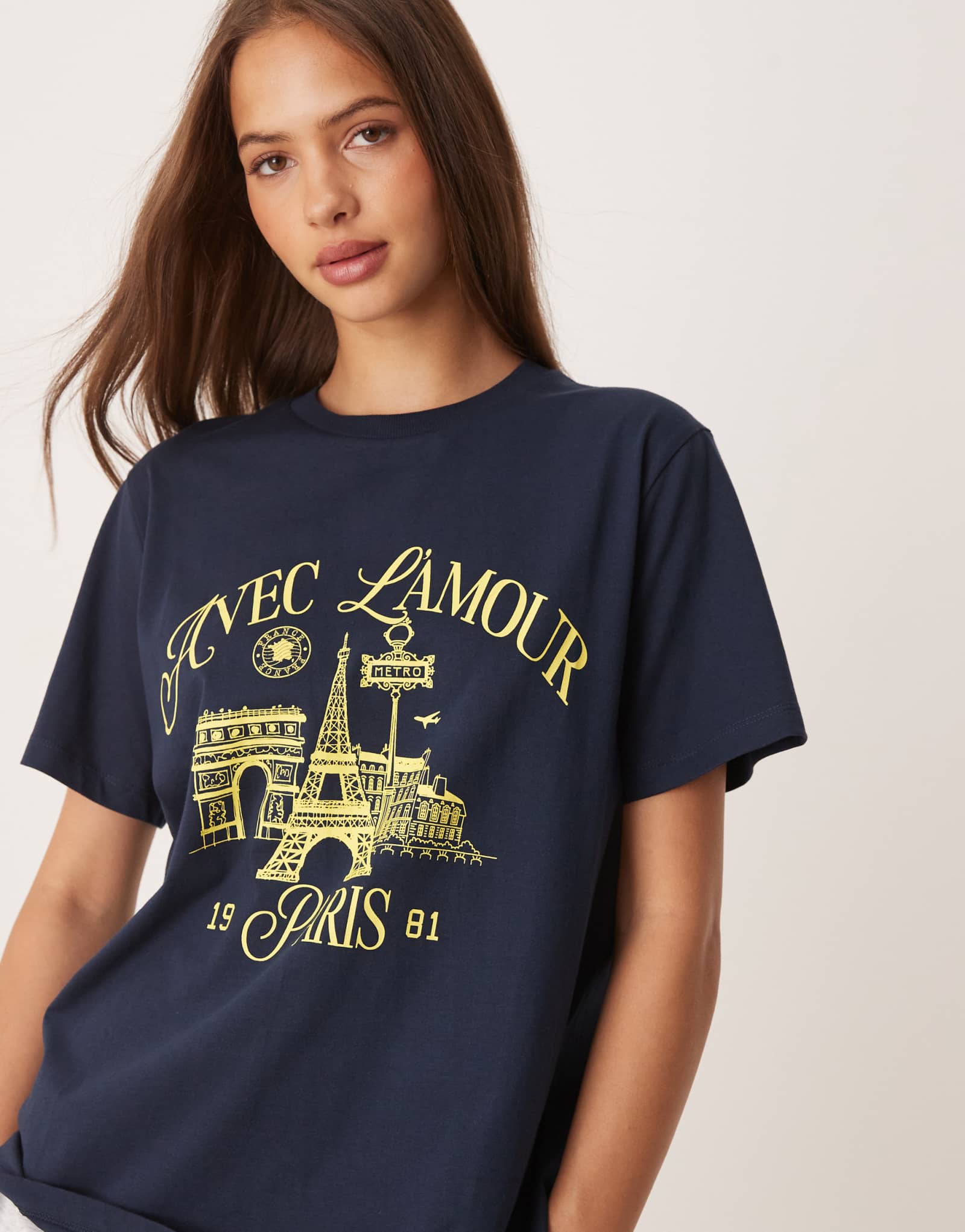 Футболка ASOS DESIGN regular fit с рисунком L'amour Paris темно-синего цвета