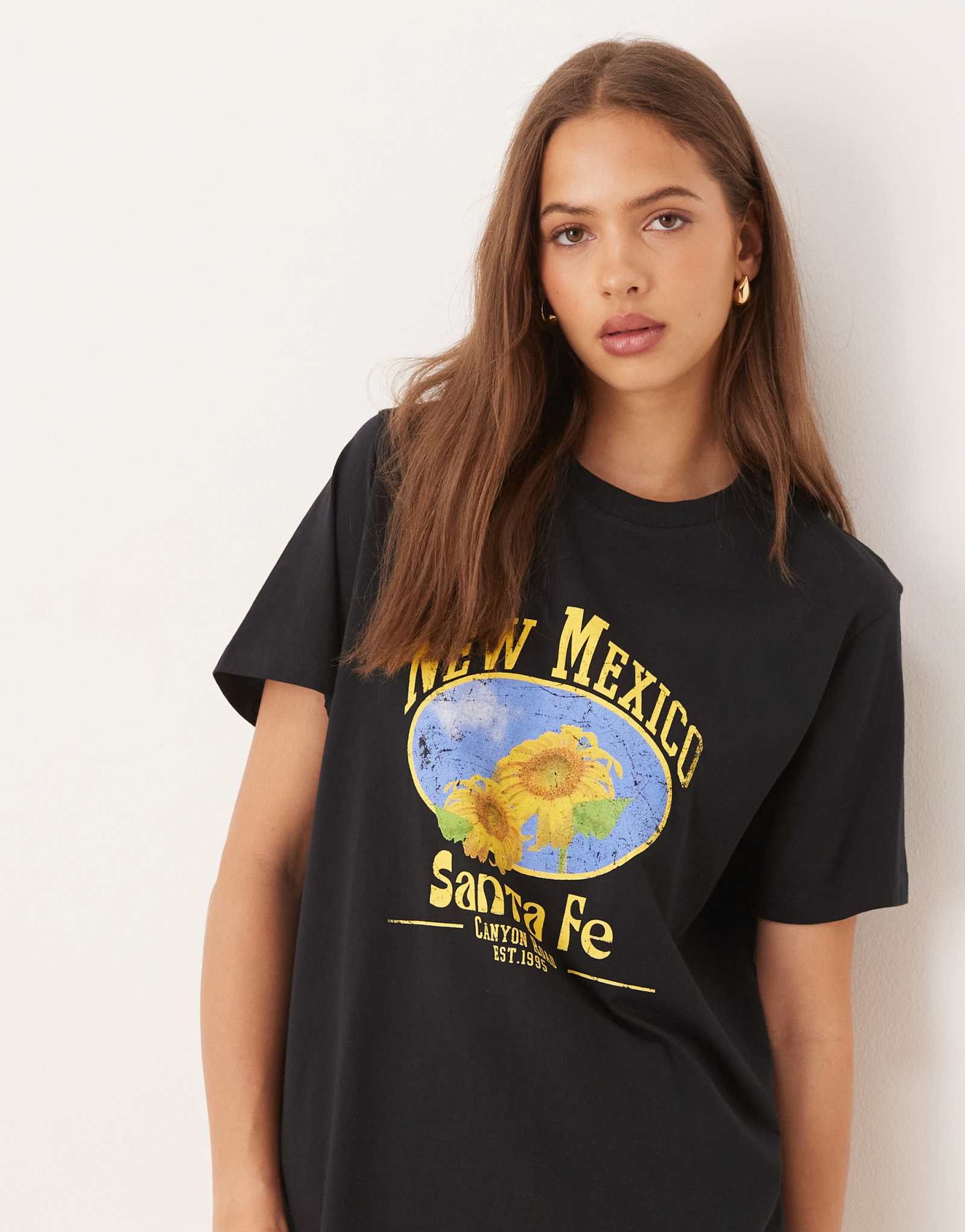ДИЗАЙНЕРСКАЯ футболка ASOS regular fit с изображением подсолнуха Нью-Мексико черного цвета