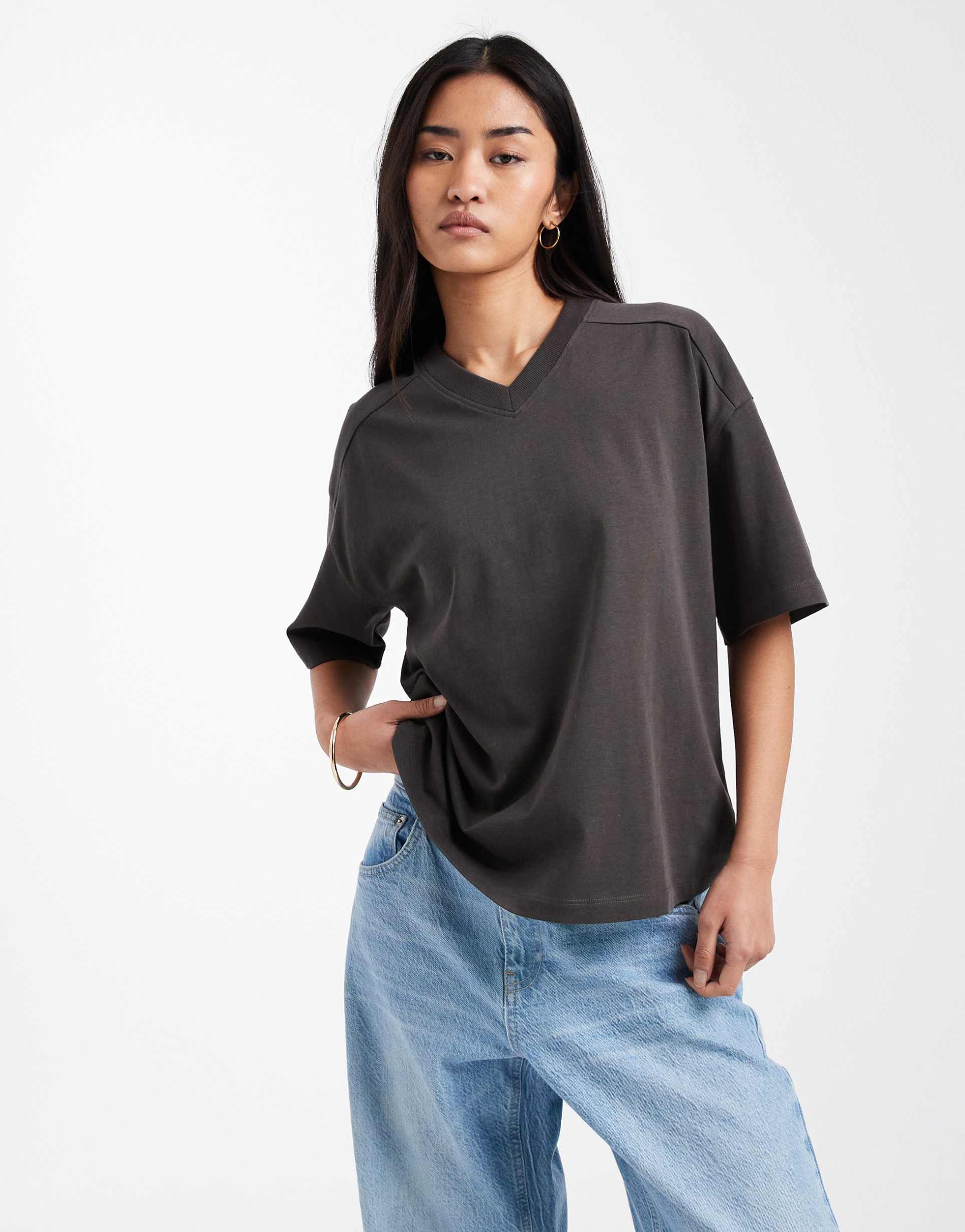 asos design regular fit v neck detail tee in charcoal