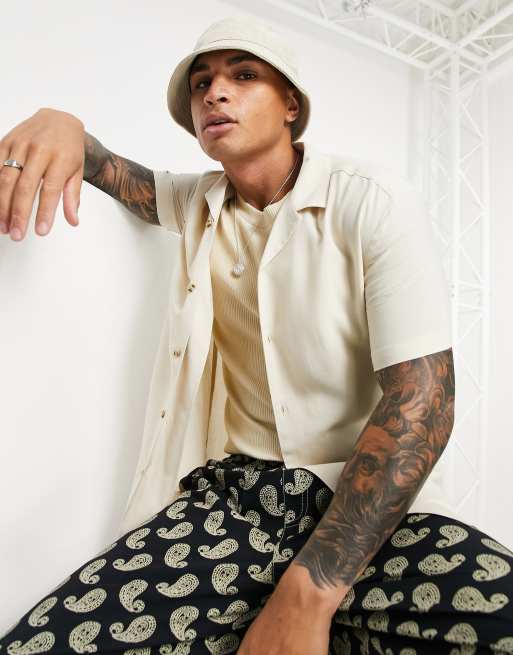 ASOS DESIGN - Regular-fit viscose overhemd met reverskraag in ecru