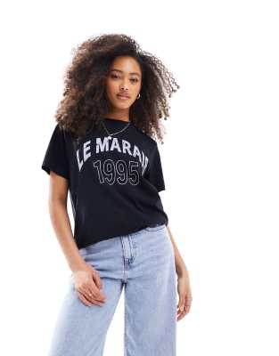 ASOS DESIGN - Regulär geschnittenes T-Shirt in Schwarz mit „Le Marais"-Grafik-Marineblau