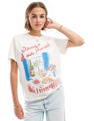 ASOS DESIGN - Regulär geschnittenes T-Shirt in Weiß mit „Diner Le Marais"-Grafik