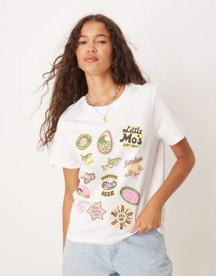 ASOS DESIGN – Regulär geschnittenes T-Shirt in Weiß mit Surfer-Grafik
