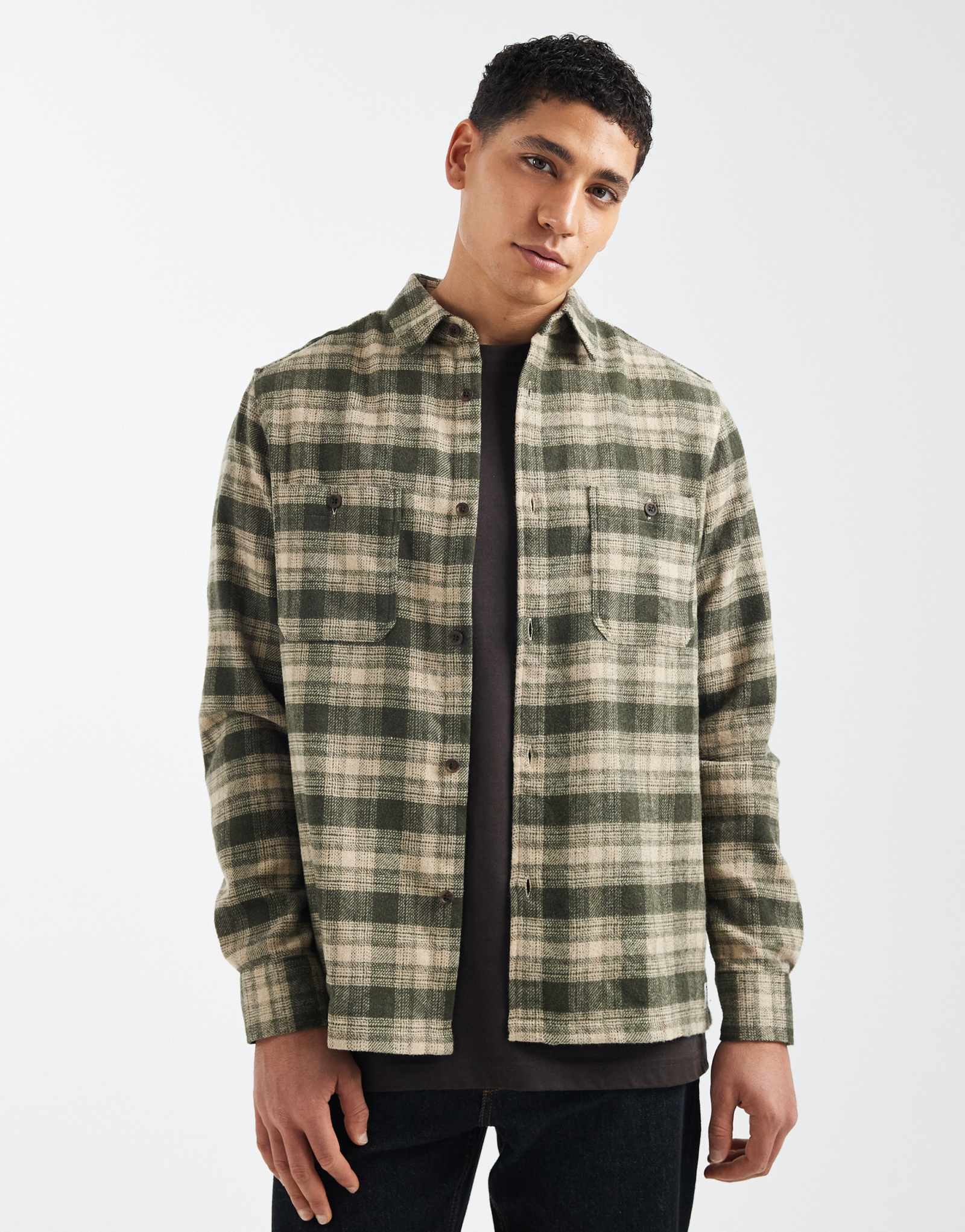 Обычная клетчатая рубашка ASOS DESIGN со значком коричневого цвета