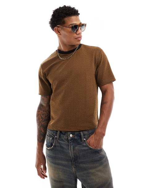 ASOS DESIGN – Regulär und kurz geschnittenes T-Shirt in Braun mit Struktur - view 1