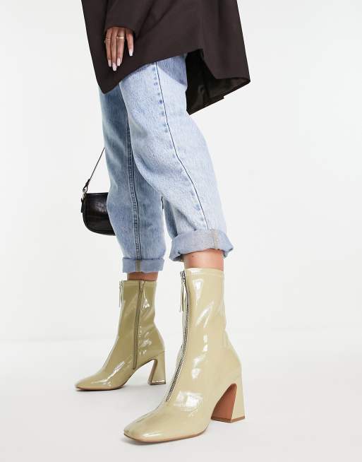ASOS DESIGN – Relative – Sockenstiefel in Salbeigrün mit Frontreißverschluss
