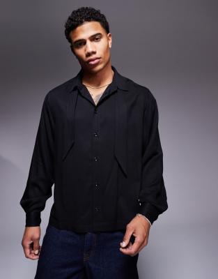 relaxed boxy shirt with neck tie in black