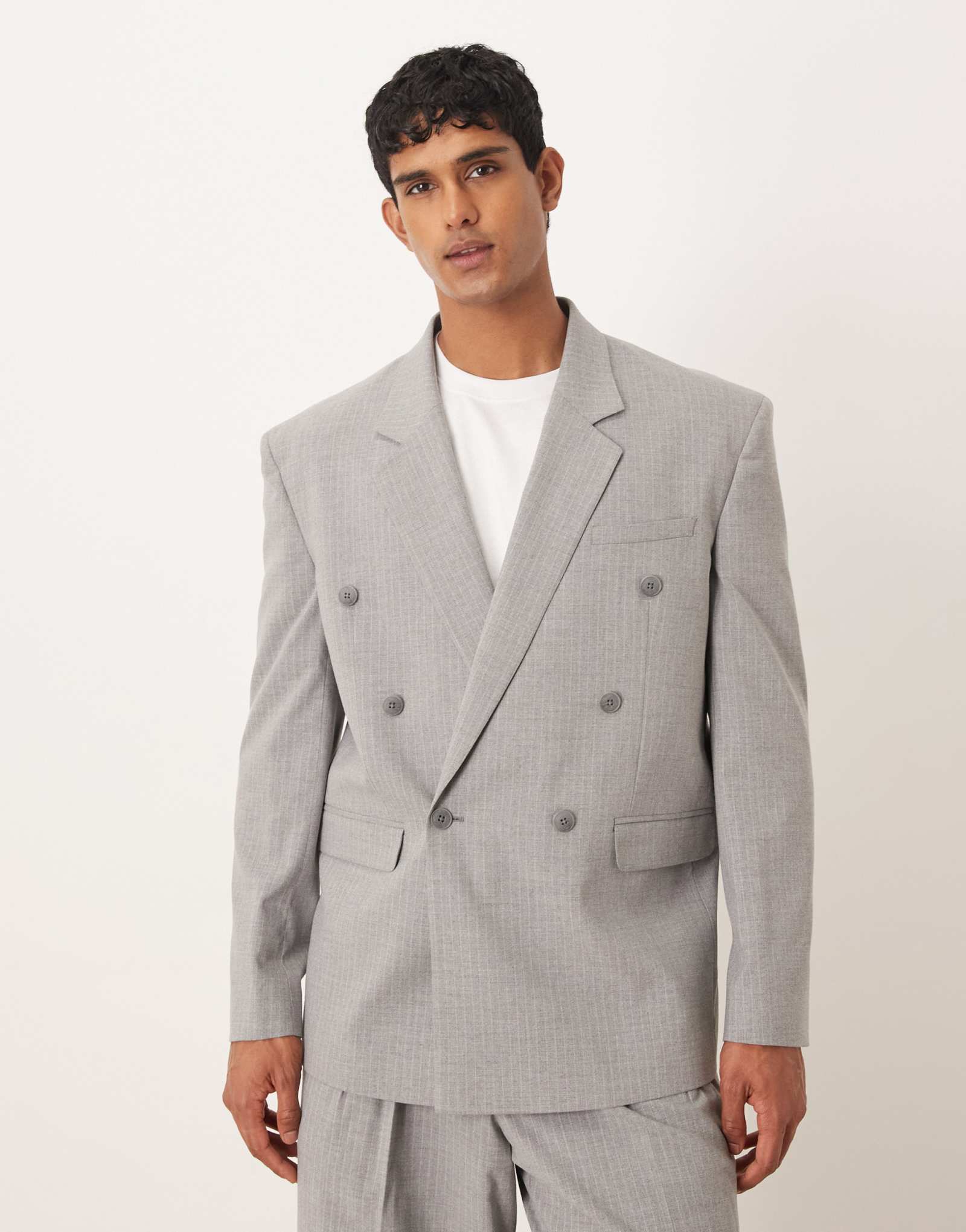 Непринужденный квадратный пиджак от ASOS DESIGN в серую полоску