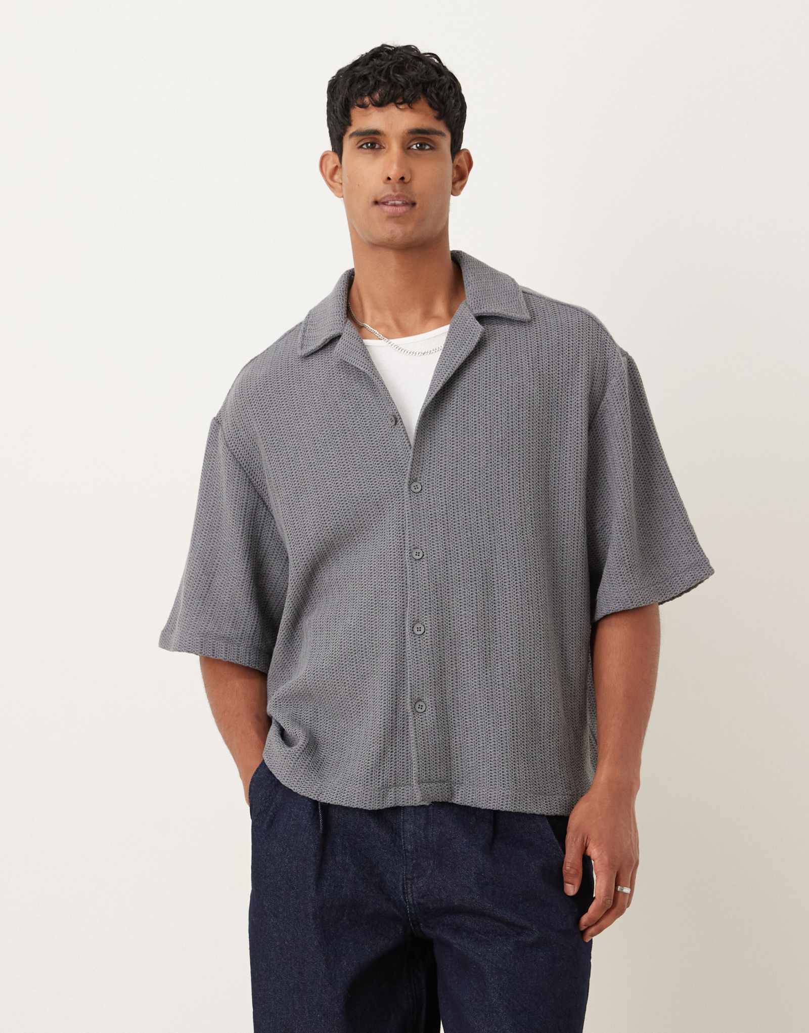 Вязаная крючком футболка ASOS DESIGN с непринужденным воротником-стойкой темно-серого цвета 