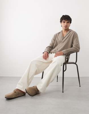 Мужская рубашка ASOS Design с глубоким отложным воротником, коричневая